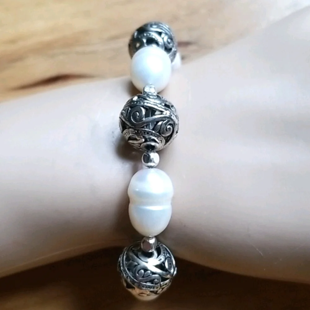 NWT Hand Crafted Freshwater Pearl Silvertone Beaded Bracelet